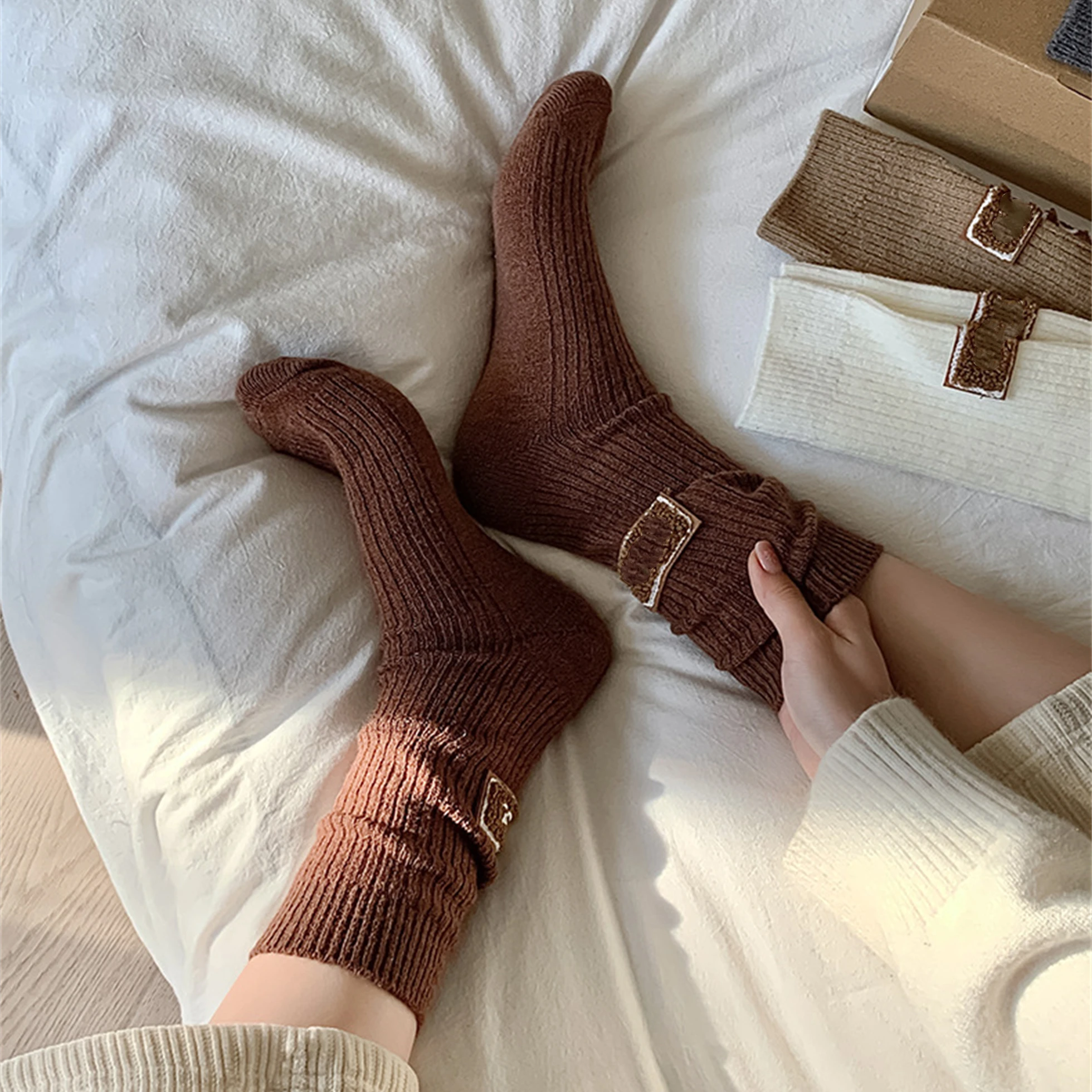 Solid colored plush thick embroidered tube socks, coffee colored casual cotton socks