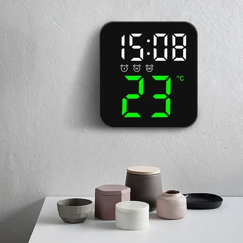 Digitaler Wecker für Schlafzimmer mit temperaturverstellbarer Helligkeit, Sprachsteuerung, drei Wecker, 12/24 Stunden