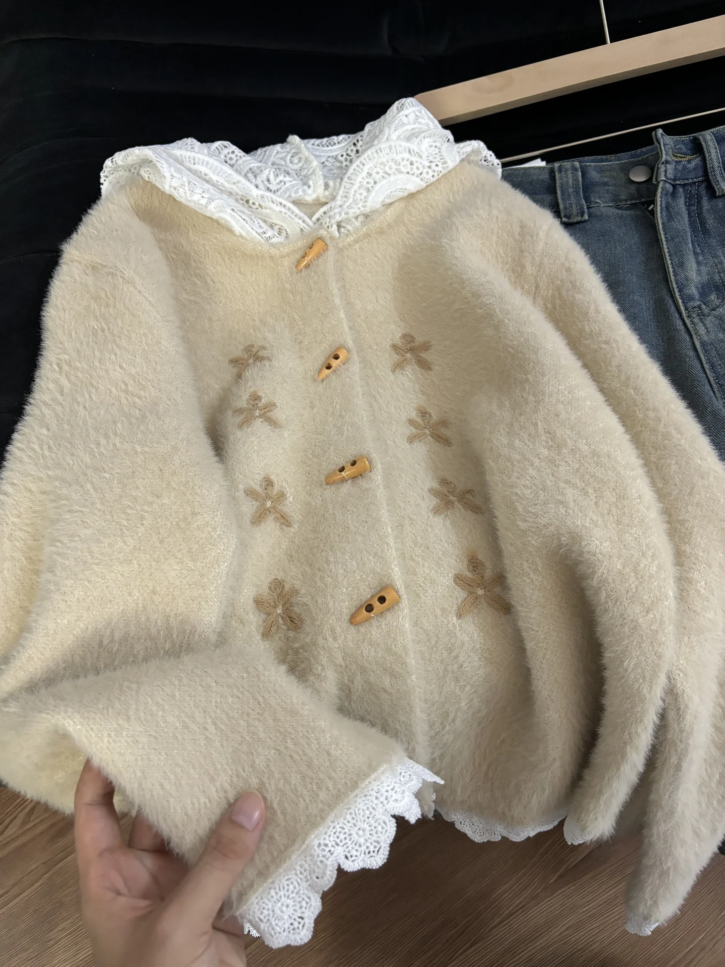 

Winter Thicken Women's Knit Sweater Soft All Match Lace Design Cardigans Loose Horn Buttons High Quality Korean Tops