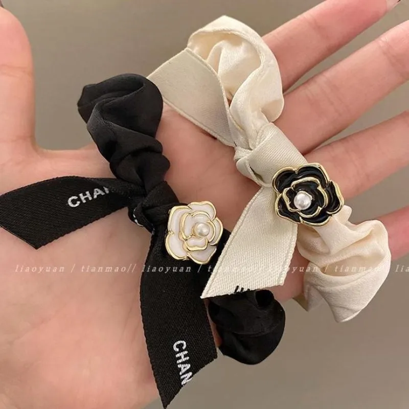 Vintage Fashion Ribbon Camellia Elastic Hair Bands Rubber Bands Popular High end Letter Bow Black and White Hair Ropes ﻿