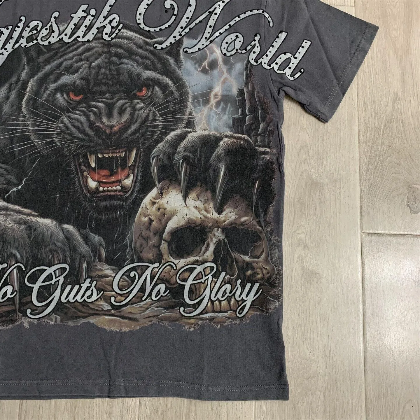 MAJESTIK Retro Wild Leopard Skull Print T-Shirt - Loose Fit, Weathered, Beaded Short Sleeve for Men and Women
