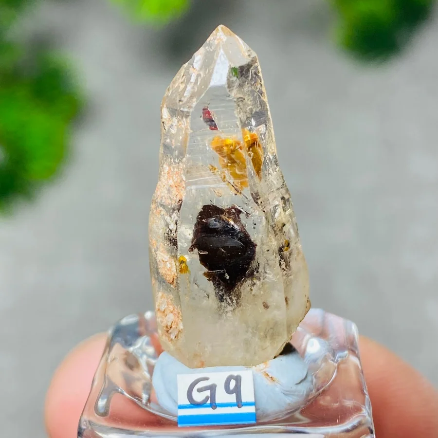 

Rare 100% Natural Petroleum Crystal Oil Gall Quartz Fluorescence Effect Mineral Specimen From Pakistan