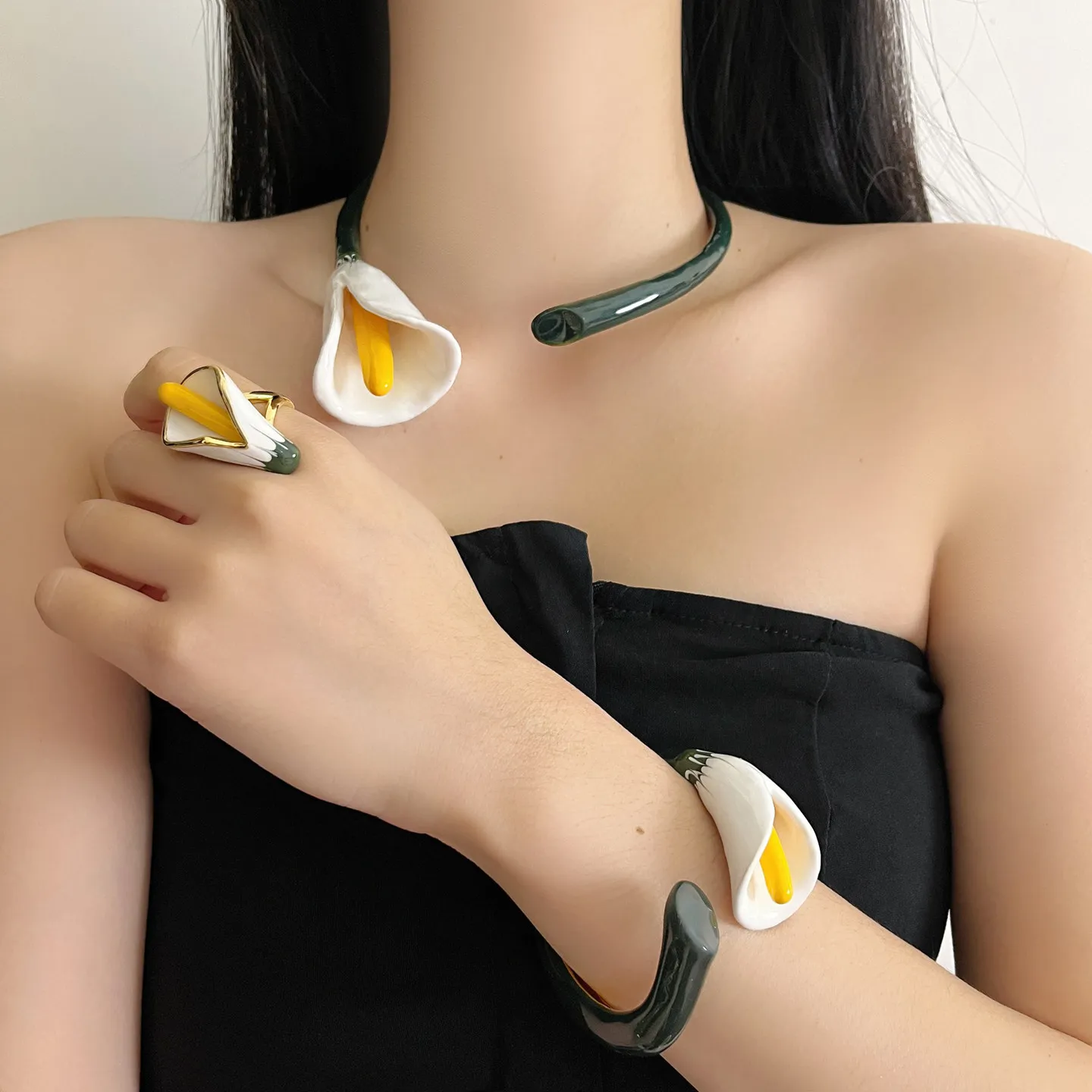 Vintage Luxury Green Ceramic Lily of The Valley Open Torque Choker Exaggerated Flower Neck Jewelry For Women