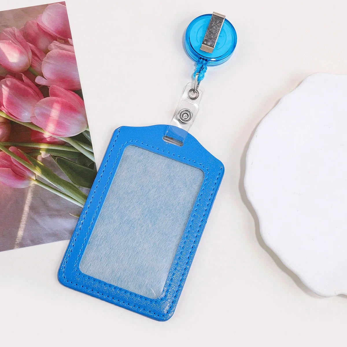 

Stylish Leather ID Card Holder - With telescopic buckle Student Work Credential Clip Office Supplies Portable Card Storage