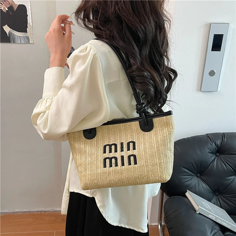 حقيبة يد صغيرة فاخرة بتصميم باريس أنيقة بلون سادة للنساء الترفيهية الأنيقة