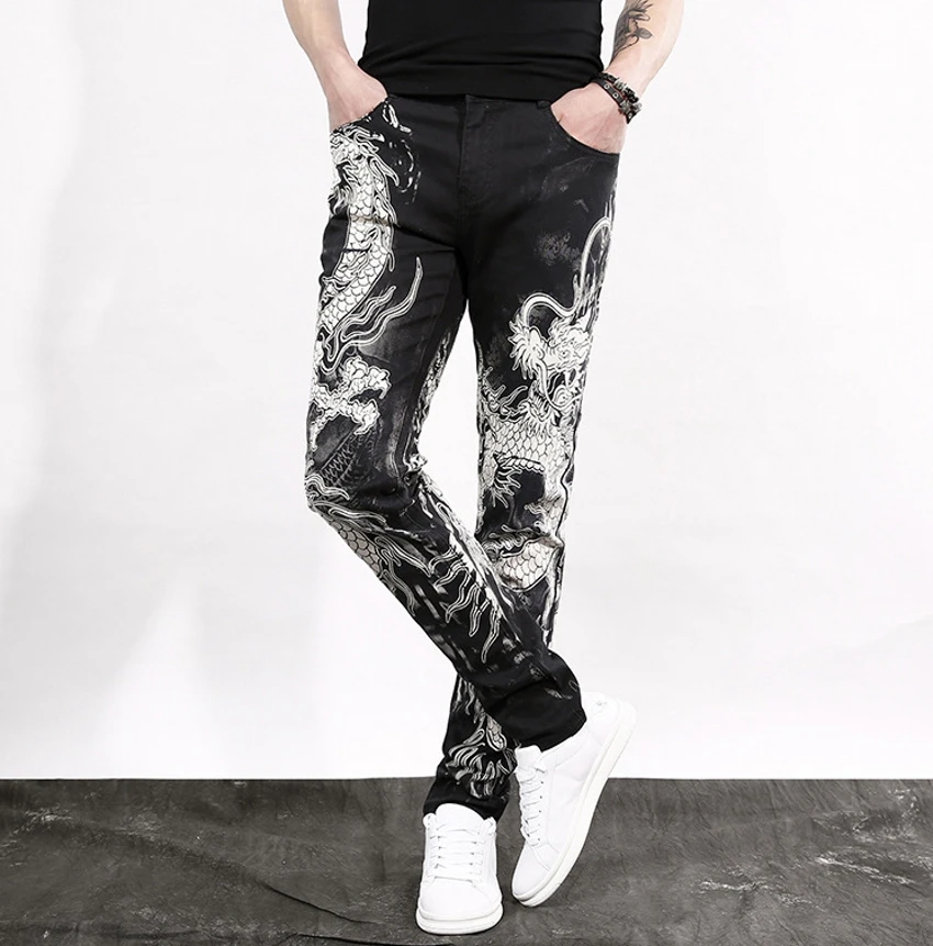 ฤดูใบไม้ผลิผู้ชายแฟชั่น Slim Casual บุคลิกภาพกางเกงสีดํามังกรจีนพิมพ์กางเกงยีนส์ชาย PLUS ขนาดนักร้องพิมพ์กางเกง