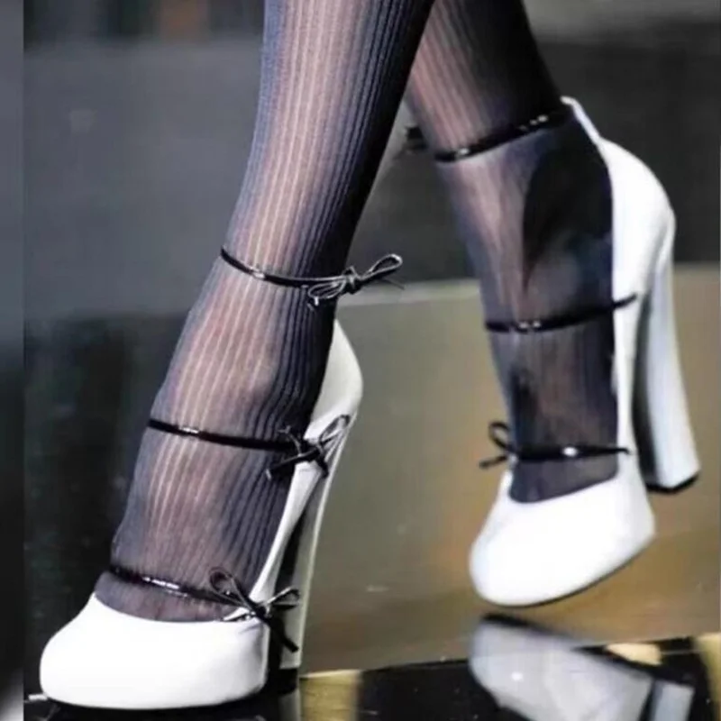 

Narrow Band Butterfly Women Chunky Heels Shoes Black And White Patent Leather Round Toe Knot Square Heels Party Shoes