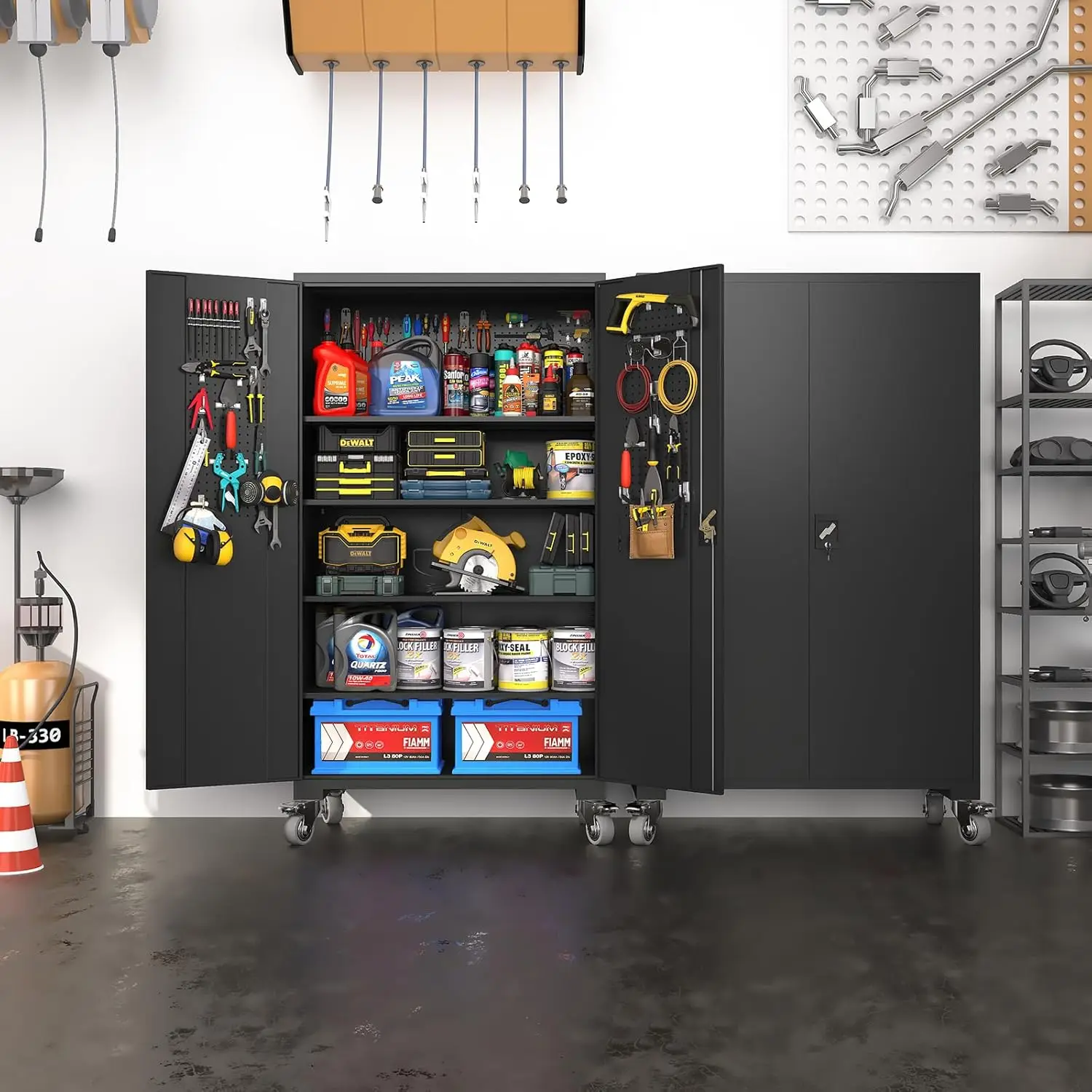 

Большой металлический шкаф с двумя запираемыми дверцами, четырьмя колесами и четырьмя регулируемыми разделителями, можно использовать для хранения, возможность индивидуальной настройки.