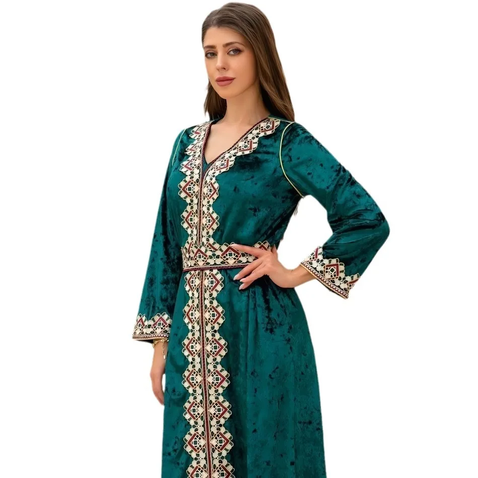 Muslim Women's Robe 2025 Autumn and Winter Electric New Wear with Golden Velvet Embroidered Dress