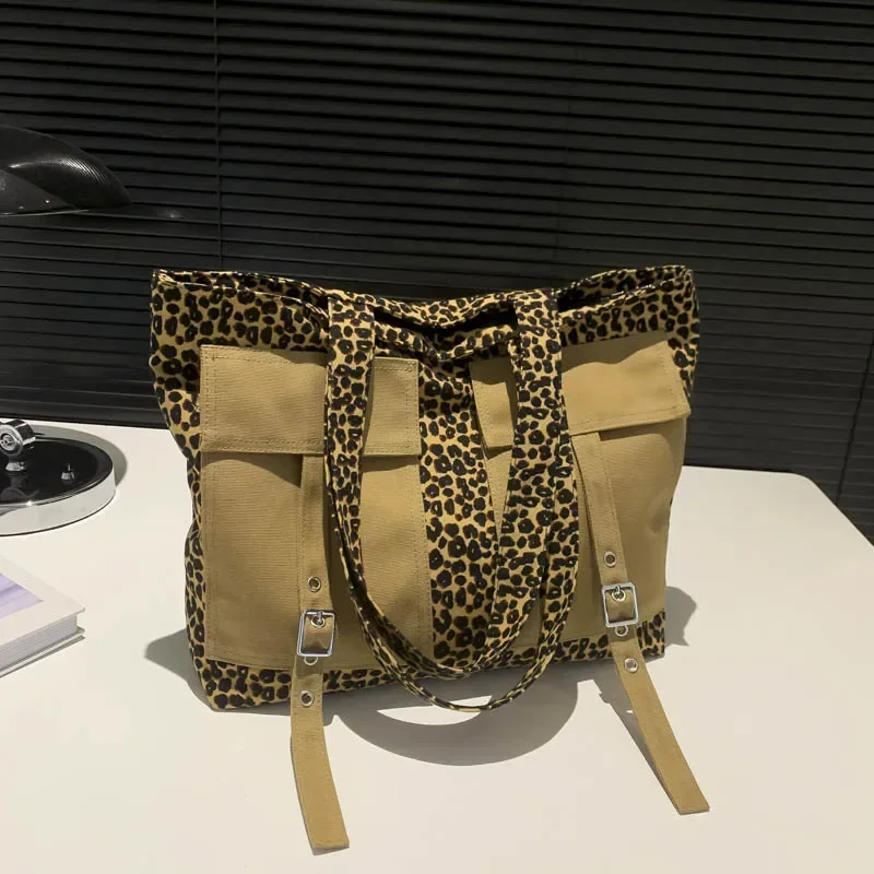 Bolsas de ombro versáteis casuais para mulheres, bolsas com zíper, lona leopardo, grande capacidade, linha de costura, venda quente, 2024