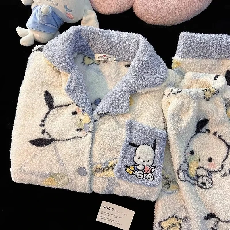 Uroczy zestaw piżamy damskiej Pochacco, dziewczęcy, z grubego, ciepłego polaru koralowego, rozpinany kardigan, spodnie, słodki, modny, casualowy strój domowy dla uczennic.