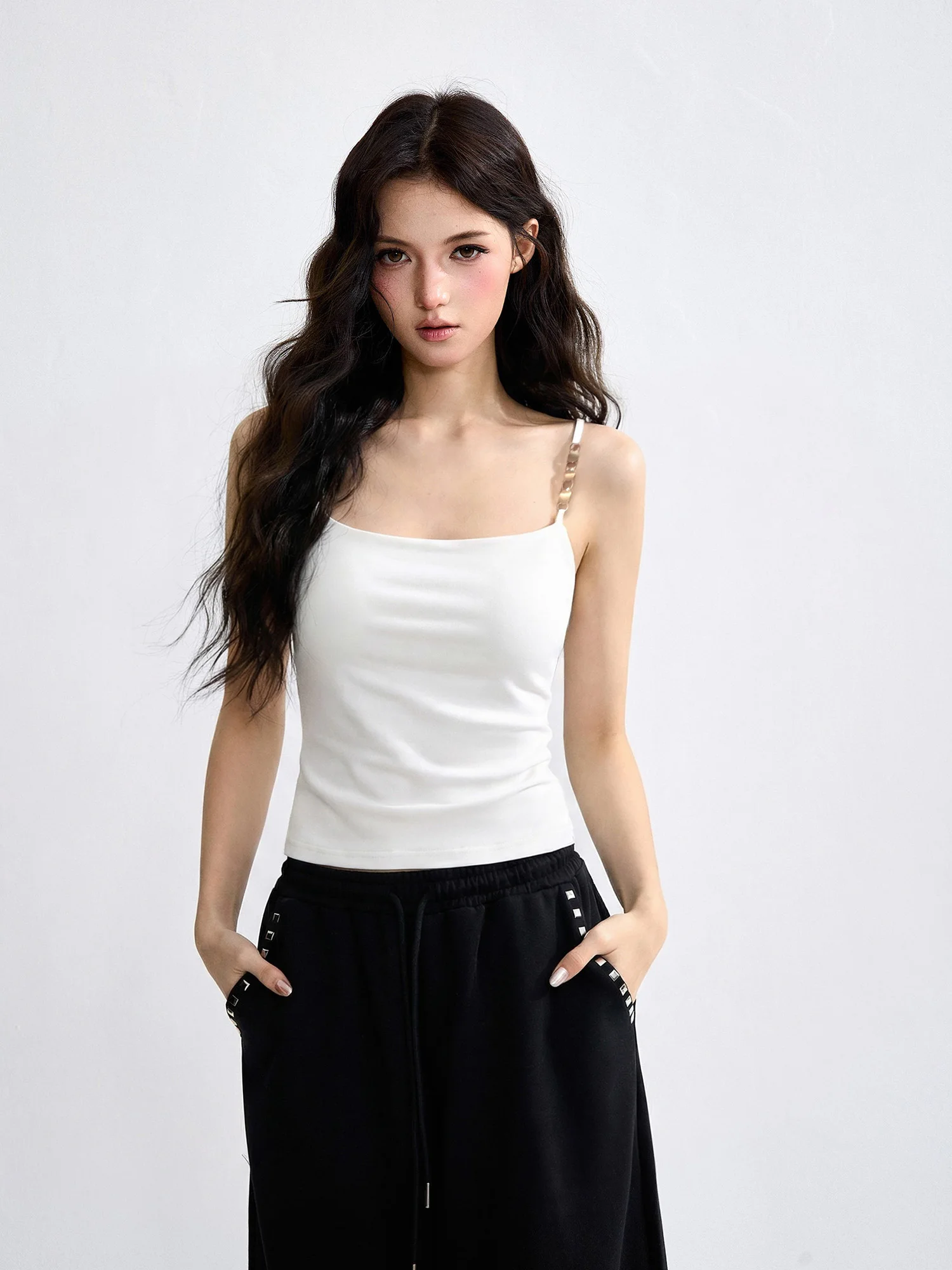 Sweet And Spicy November Chain Strap Vest Women's Summer Pad Integrated Inner And Outer Wear Slimming Top City Walk Casual