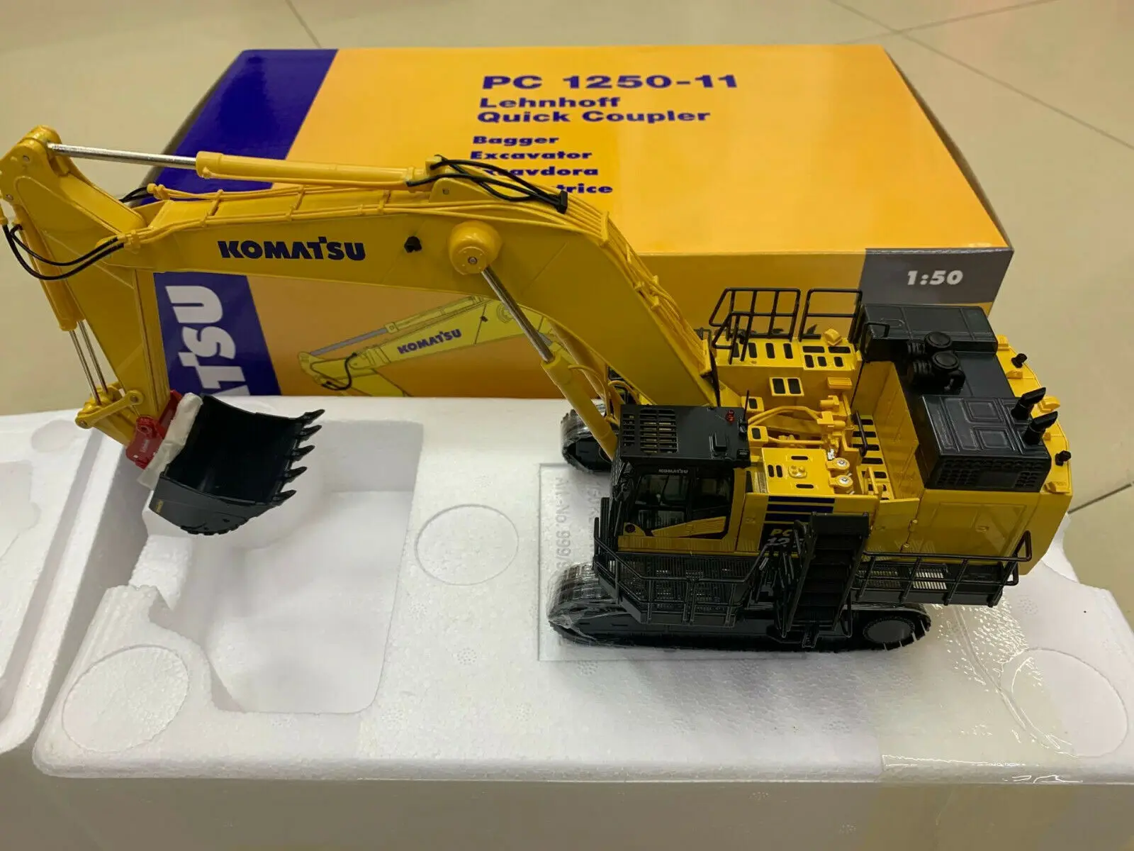 

9992 Komatsu PC1250-11 Demolition Excavator 1:50 Scale Diecast New in Original Box