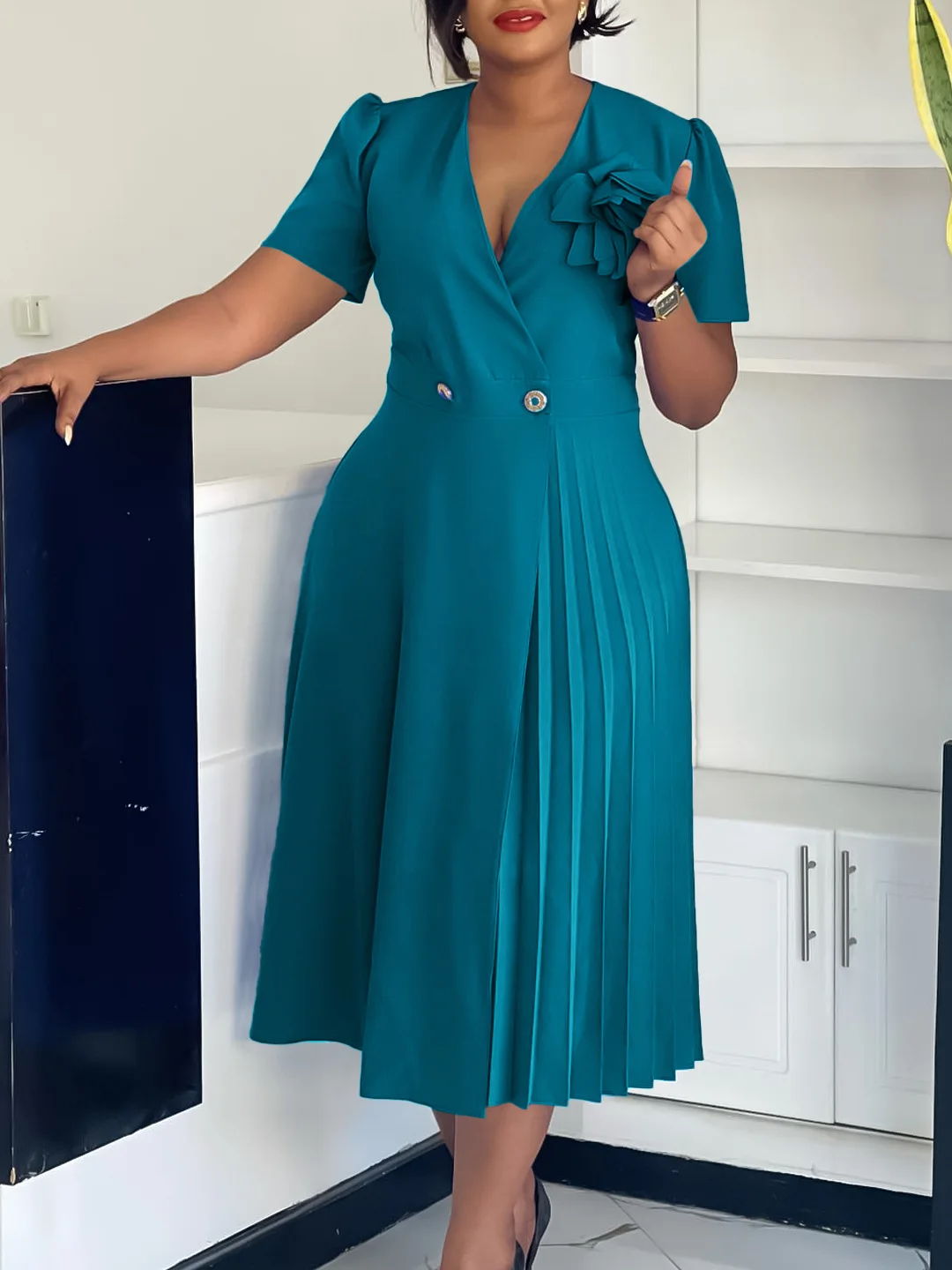 

Women's Summer V-neck Short-Sleeved Dress Elegant Solid Color Ruffled Fashionable 2026