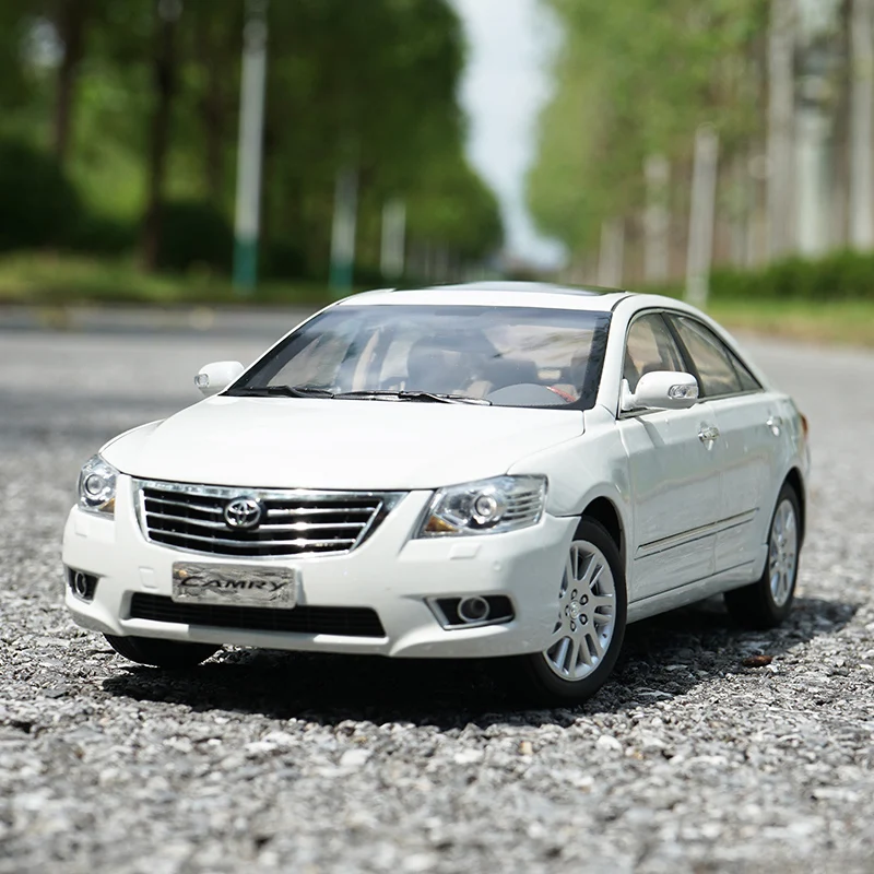 1:18 Scale GAC Toyota Camry Sixth Generation 2008 Die-casting Alloy Car Model Collection Decoration Toys Children\'s Gifts