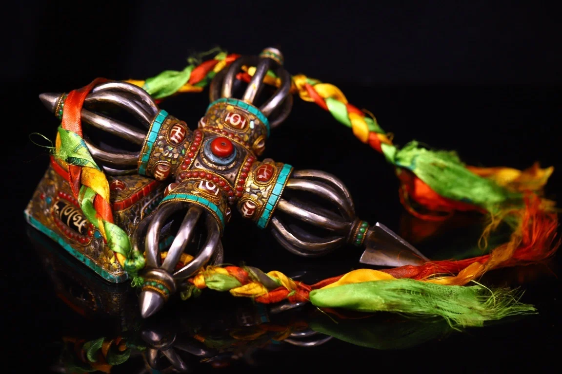 

Xizang Folk Old Tiantie Mosaic Gem gZi Beads Shell Nine Shares Cross Vajra Phurpa Base Amulet Worship Hall