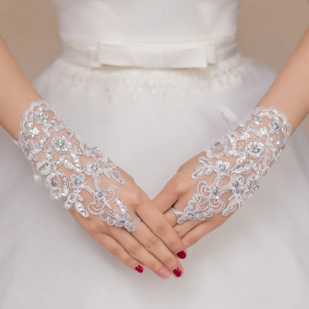 

1Pair New Ladies Bridal Lace Gloves Elegant Short Fingerless Paragraph Rhinestone White Lace Mittens Wedding Gown Accessories