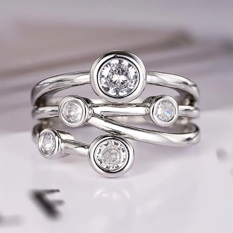 Huitan Kreuz-Design Damen Silberfarbenes Party-Accessoire mit Glänzenden Kubischen Zirkonia Modischer Hochzeits- und Alltags-Schmuck