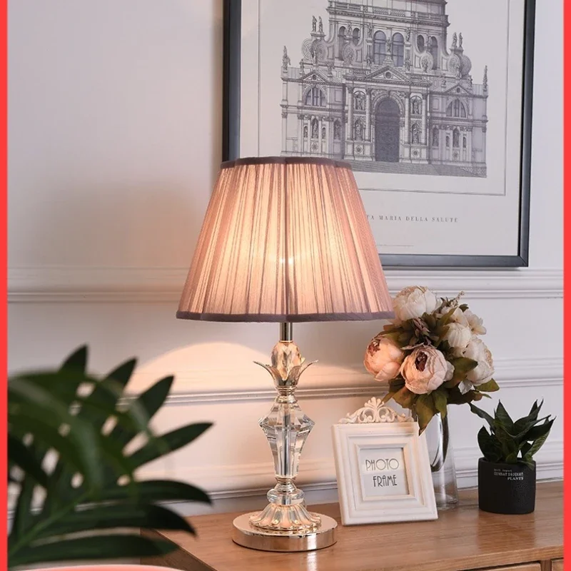 

European-style wedding room, bedside lamp