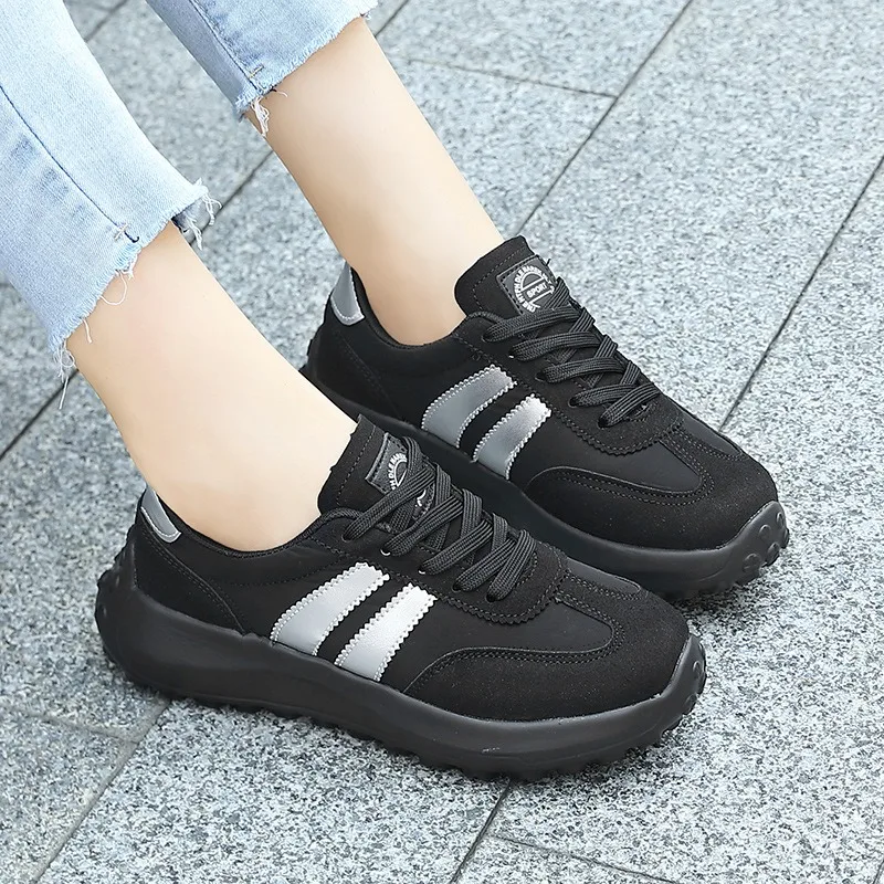 

Women's casual sports shoes for autumn 2025, comfortable and anti-slip outdoor casual shoes, soft soles, retro women's large-siz