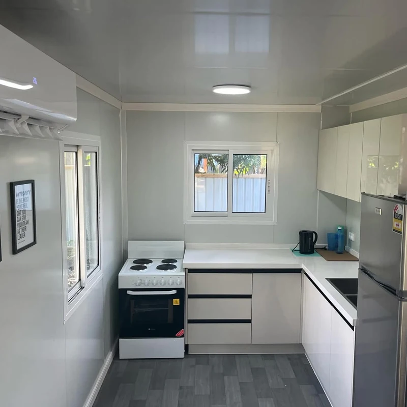 モジュール式住宅 カスタマイズ可能 20フィート 40フィート 拡張可能なコンテナハウス プレハブ折りたたみ式住宅 キッチンと寝室を含む