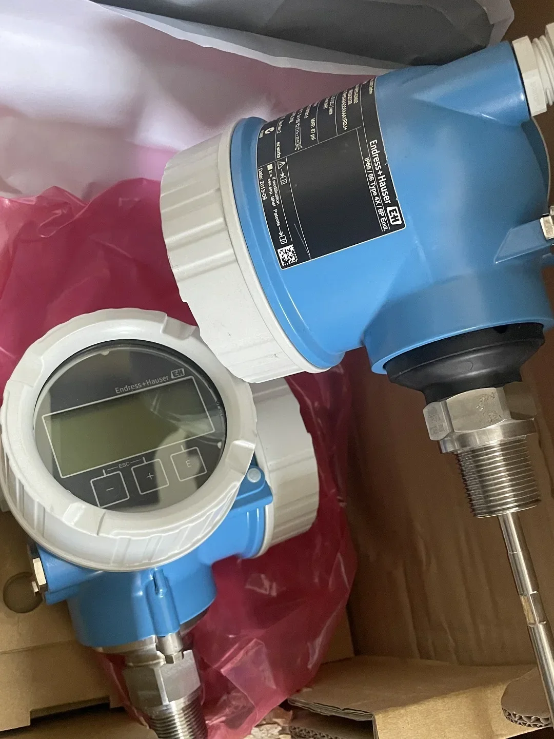 مبدأ قياس مستوى رادار الموجة الموجهة E+H Levelflex FMP55: قياس المستوى المستمر لرادار الموجة الموجهة
