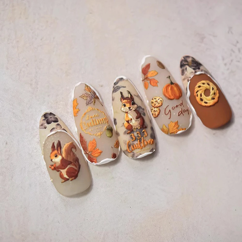 Herbst-Nagelkunst-Aufkleber, 5D-geprägt, niedliche Abziehbilder, Herbst-Eichhörnchen, Tannenzapfen, gefallene Blätter, Design, selbstklebende Maniküre-Aufkleber – Detail 2