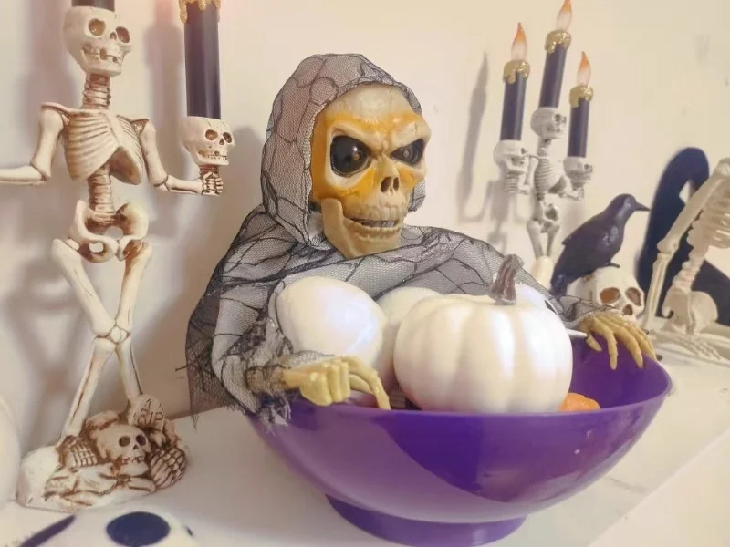 

Украшения на Хэллоуин, тыквенные фонарики, настольные украшения, светящиеся электрические индукционные тарелки с черепом, конфеты, детские игрушки, подарки