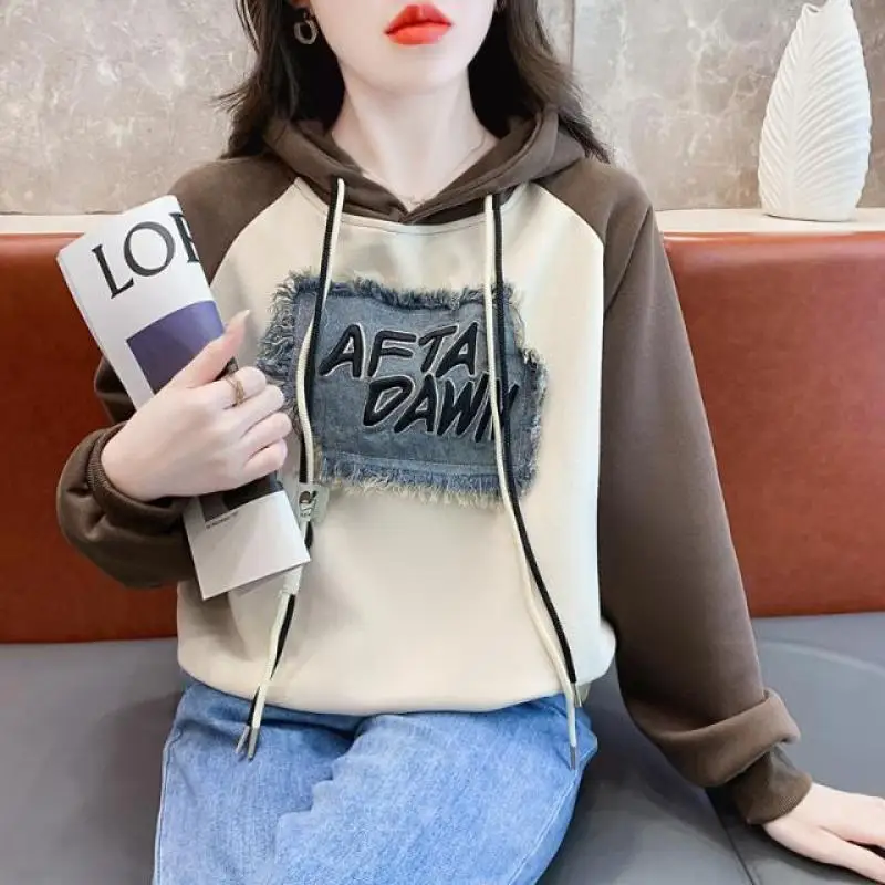 2023 New Spring Autumn Simplicit Fashion Denim Patch Retro Street Style Loose Hooded Short Pullover Patchwork Sweater for Women