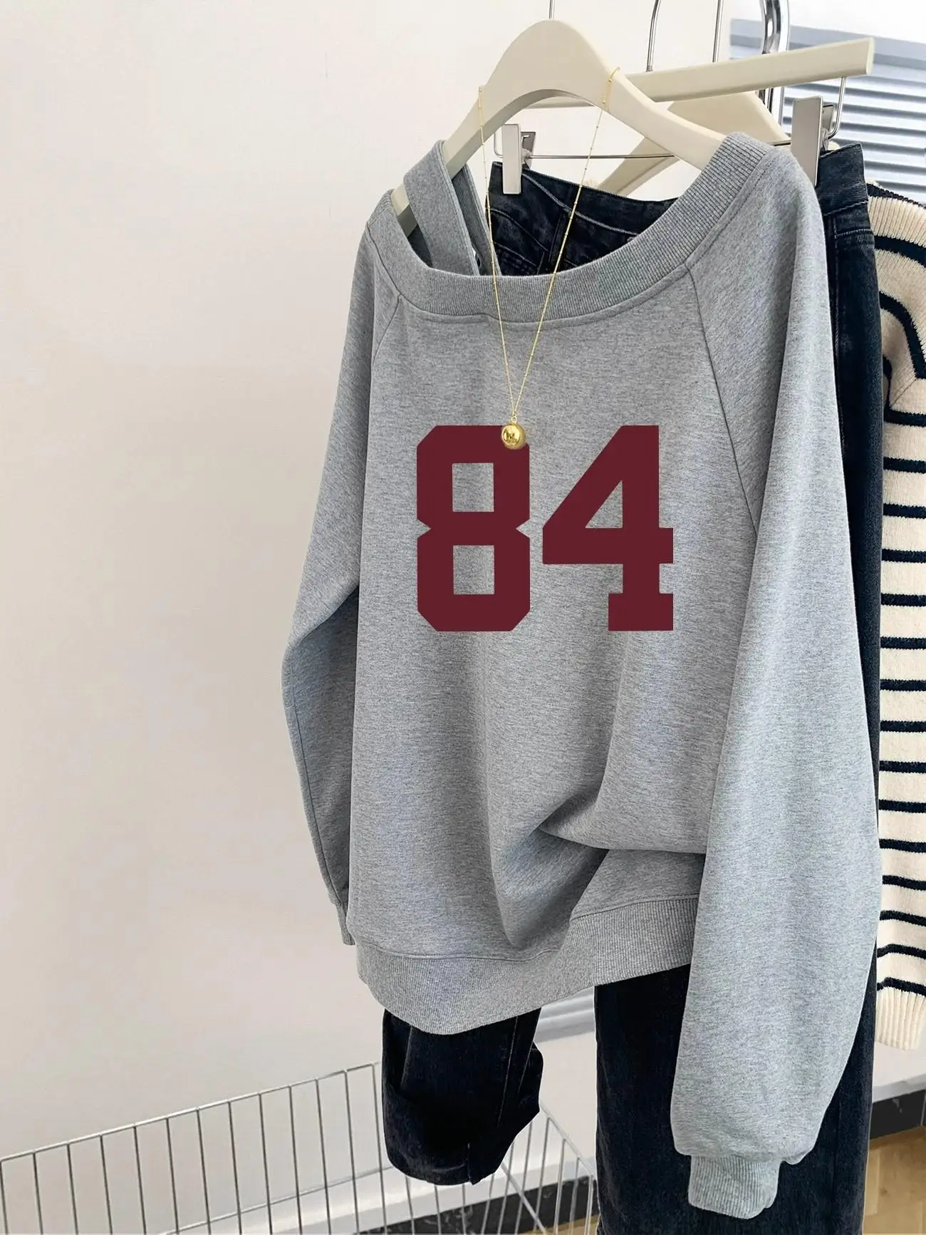 

American Letter Print Oversized Thin Women's Hoodie Spring Autumn Design Irregular Shoulder Bared Fashionable Long Sleeve Swe...