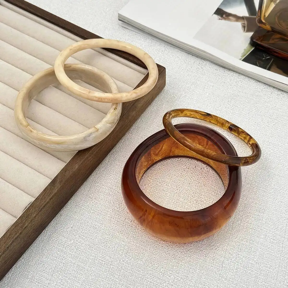 

KunJoe 4 Styles Simple Orange Beige Thick Resin Acrylic Round Bangle Bracelet for Women Vintage Smooth Geometric Charm Bangles