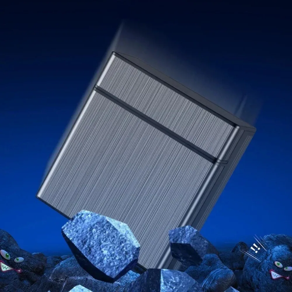 The cigarette box is designed with a flip-top cover, which can hold 20 cigarettes and is also resistant to pressure.
