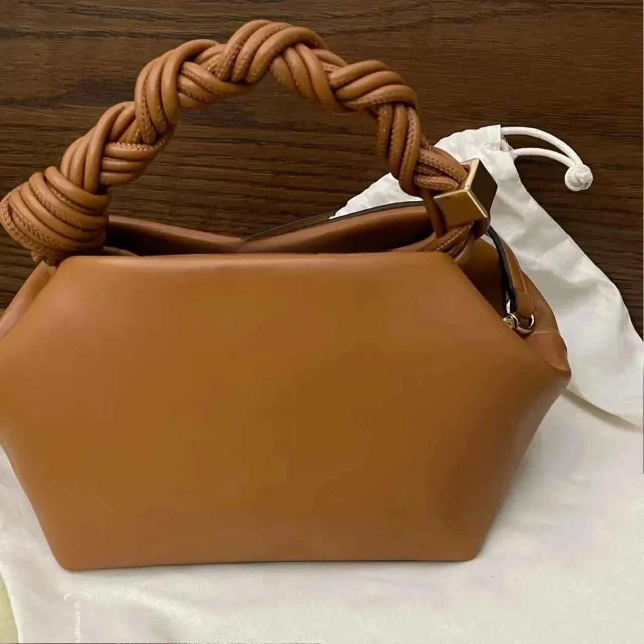 Borsa a tracolla esagonale intrecciata da donna 2026 Hot Paris Designer Moon, casual, con tocco premium, nuova tendenza
