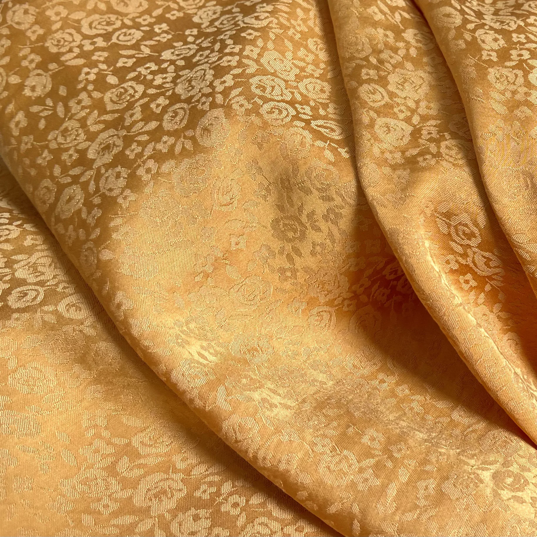 NO46 2023 New In Mango Brass Ammonia Silk Sateen Blend Gloss Rose Flower Fabric Woven Spring And Summer Clothings For Sewing