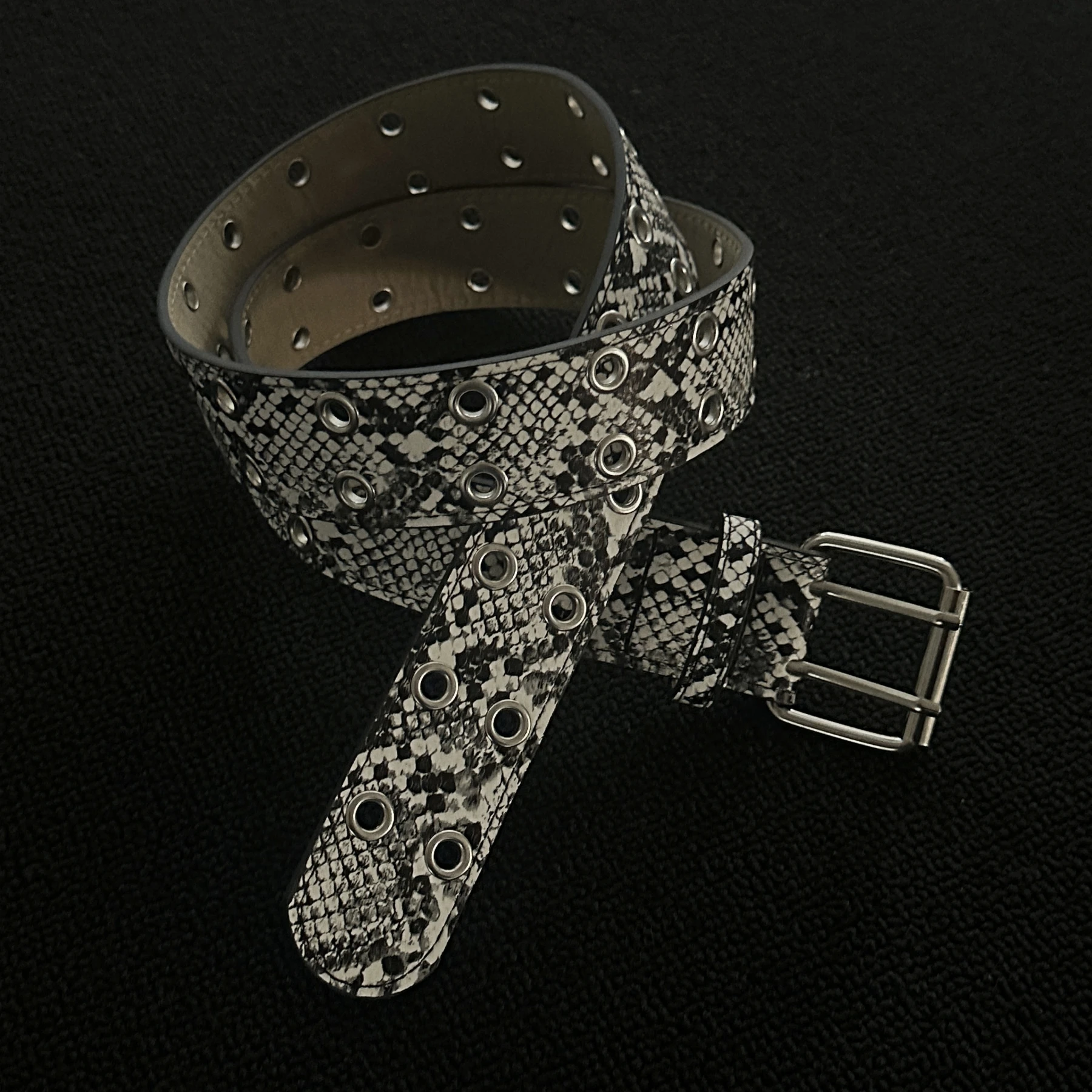 

Винтажный ремень в стиле панк с принтом змеи, черно-белая кожаная текстура, универсальный аксессуар для повседневных поездок, уличной моды и хип-хопа