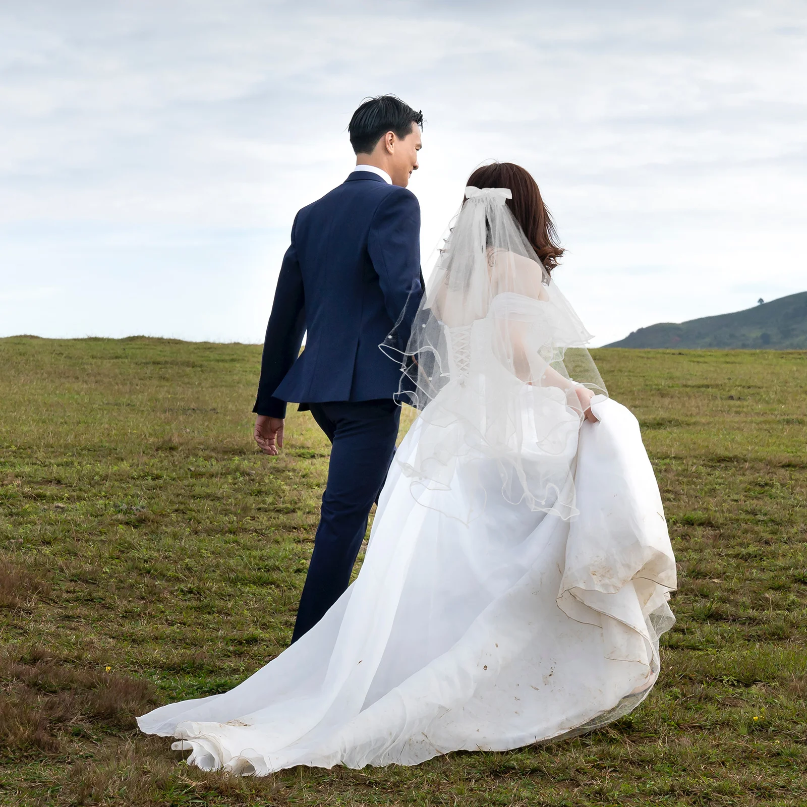 

1Pcs Bride Wedding Veil Romantic Elegant Chic Bridal Headdress for Wedding Dress Ceremony Photo Props Bridal Headdress