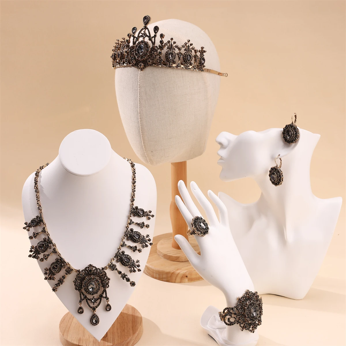 

Luxury Moroccan Style Black Gemstone Five-Piece Set Crown Necklace Earrings Bracelet Ring Drop Flower Pattern Wedding Jewelry