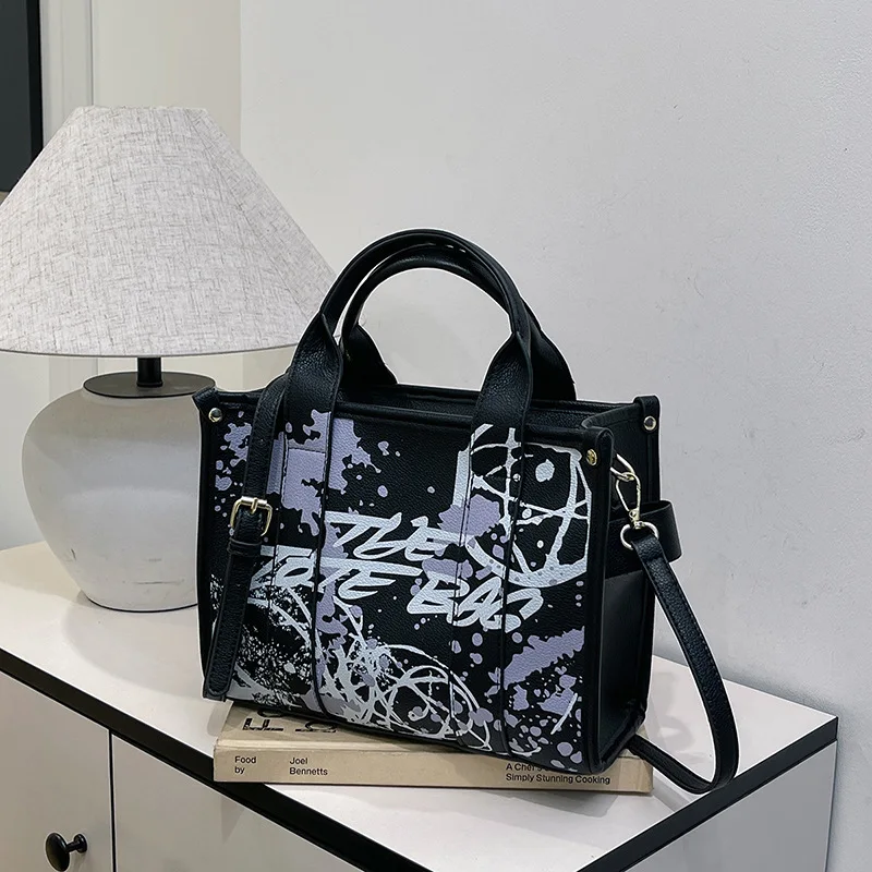 

New PU Letter Graffiti Handbag, Fashionable Versatile Shoulder Bag, Large-capacity Student Bag, High-end Women's Bag