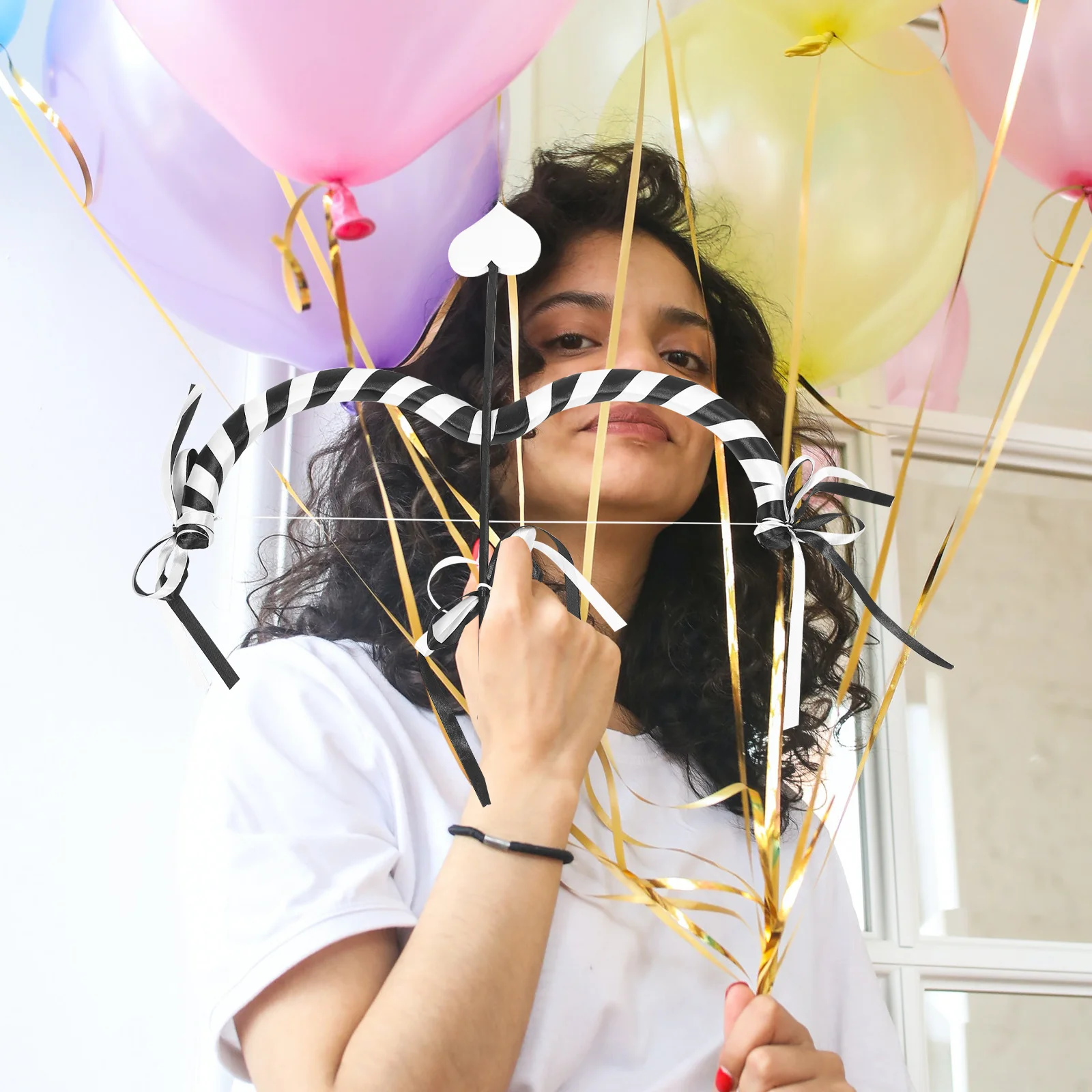 1 Zestaw Akcesoriów Strzała Kupidyna Romantyczny Zestaw Łuk i Strzały na Walentynki Dekoracja na Imprezę Kostiumową Prezent dla Dzieci Unikalny Rekwizyt do Zdjęć