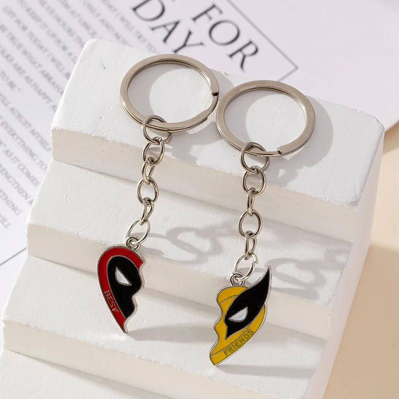 LLavero de la película Deadpool y Lobezno, colgante de máscara de payaso rojo y amarillo, combinación de corazón de amor para bolso, joyería de amigos