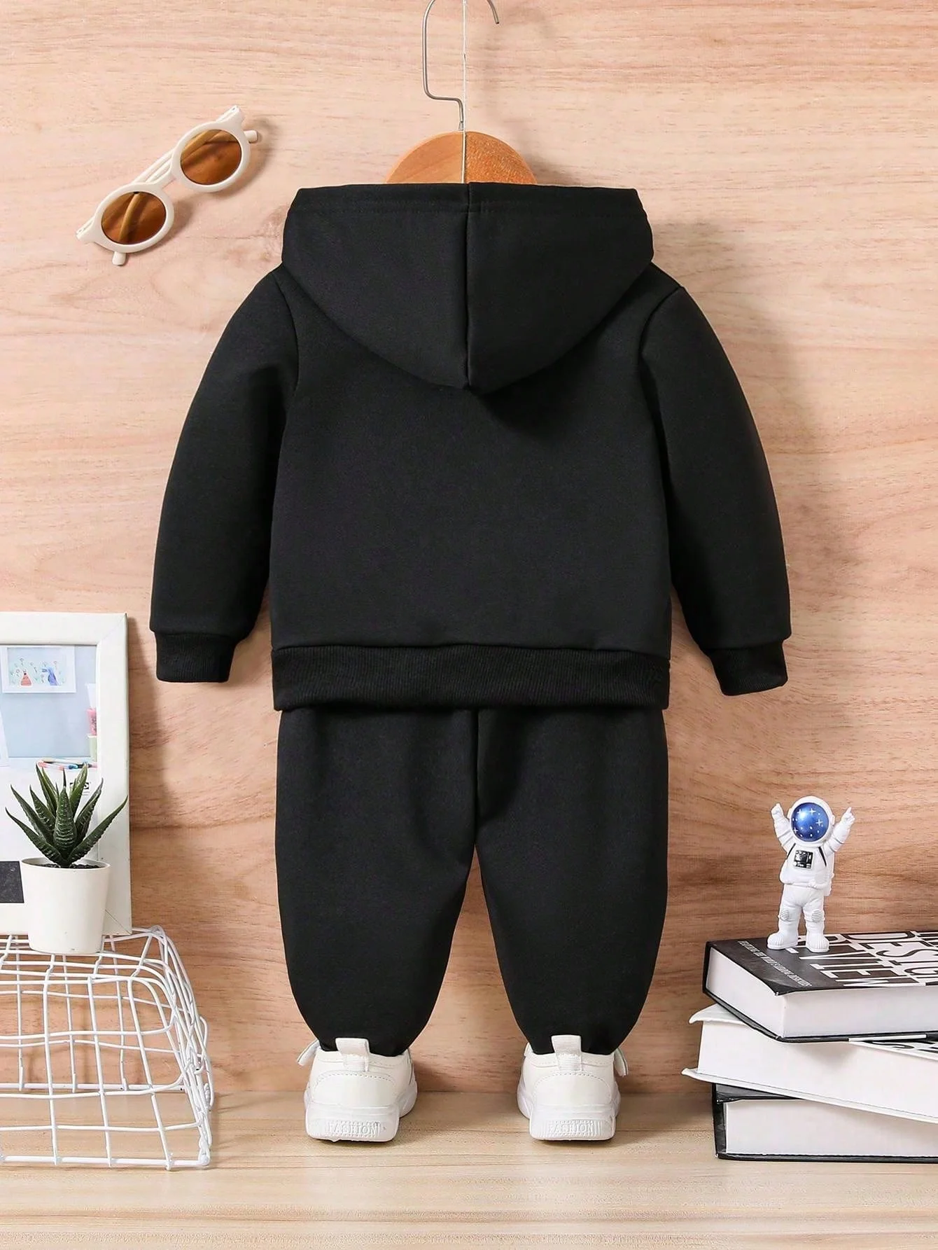 Two-piece Suit for Infants and Children, Autumn and Winter Bear Print Hooded Sweatshirt, Solid Color Casual Sports Style, Holiday Style Street Style