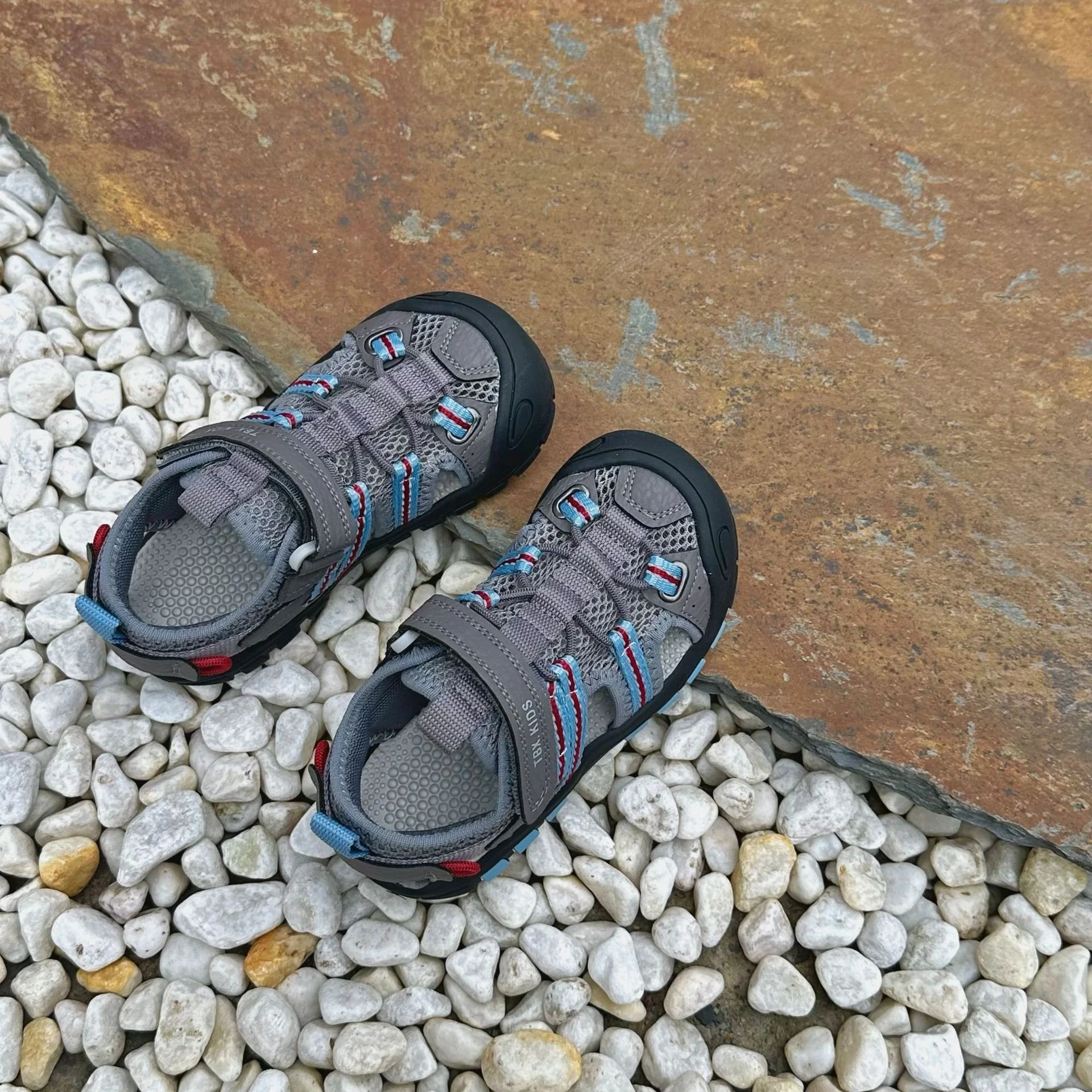 sandales-garcons-filles-2026-nouvelles-chaussures-de-plage-Ete-a-semelle-souple-Evidee-chaussures-de-sport-enfants-a-enfiler-respirantes-confortables