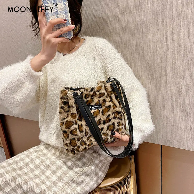 Winter Plush Mini Bag New Leopard Print Lable Shoulder Bucket Bags for Women Hasp Larger Capacity Velvet Shopper Underarm Bag