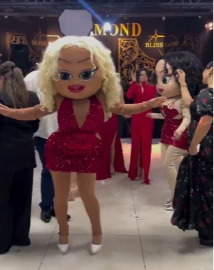 Neues Stripper-Maskottchen-Kostüm nach Maß, weißes Haar, rotes Kleid, modische Frau, Halloween, Karneval, Party, Auftritt