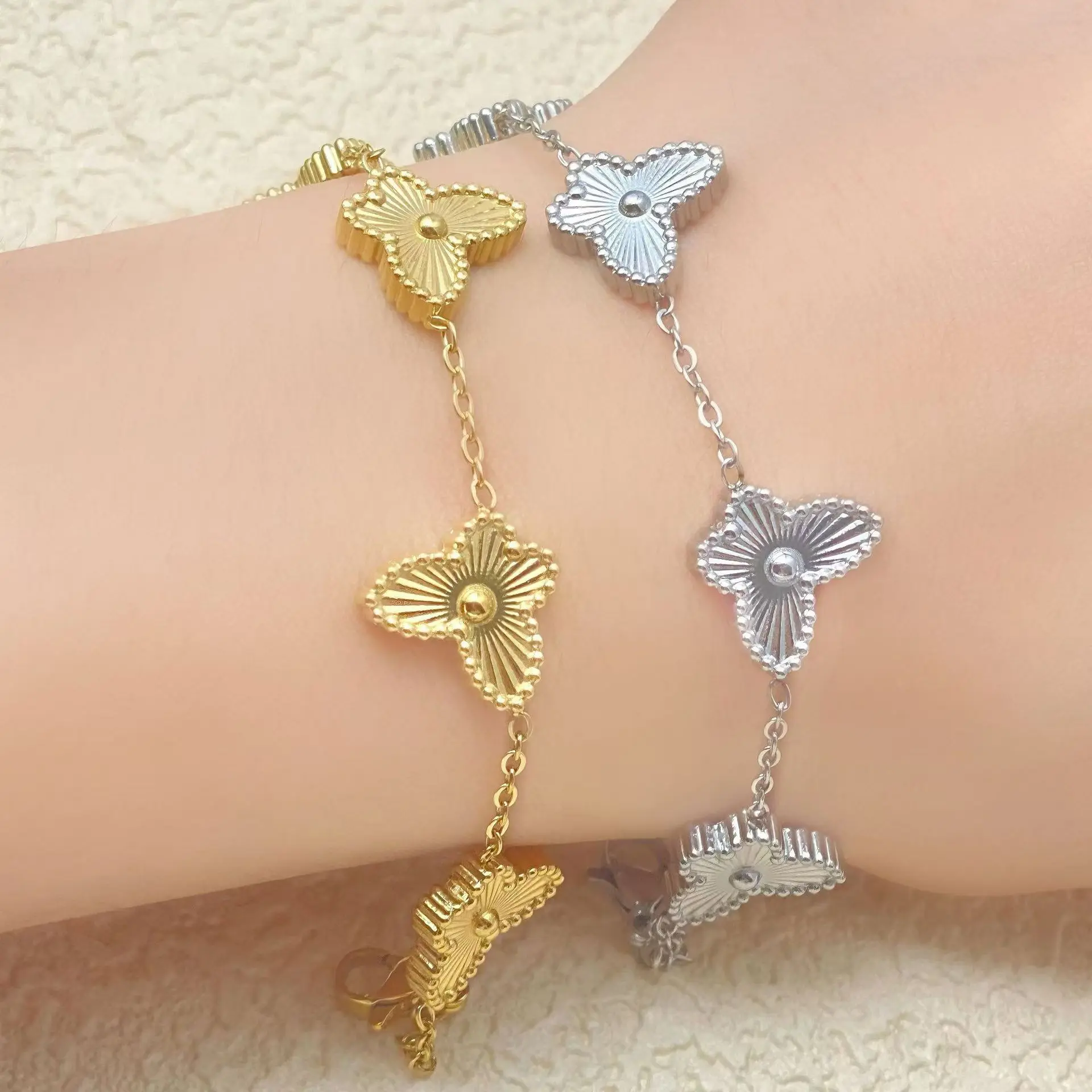 1 piece of 18K gold stainless steel bracelet, ladies' butterfly batch flower, non fading and anti allergic gift accessory