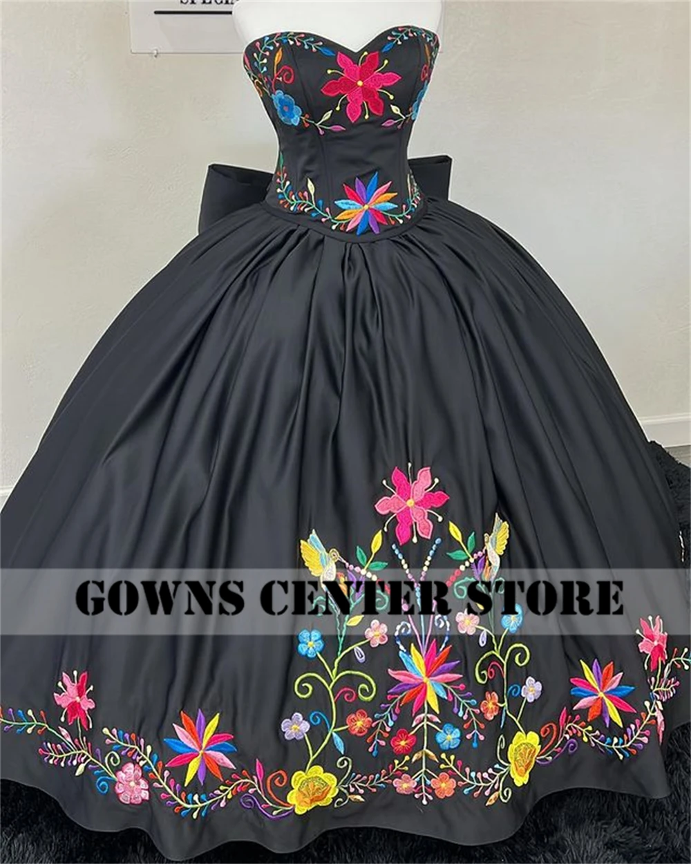 Vintage Mexican Embroidery Black Quinceanera Dresses With Bow Ball Gown Birthday Gown Lace-Up Sweet 16 Dresses Customized