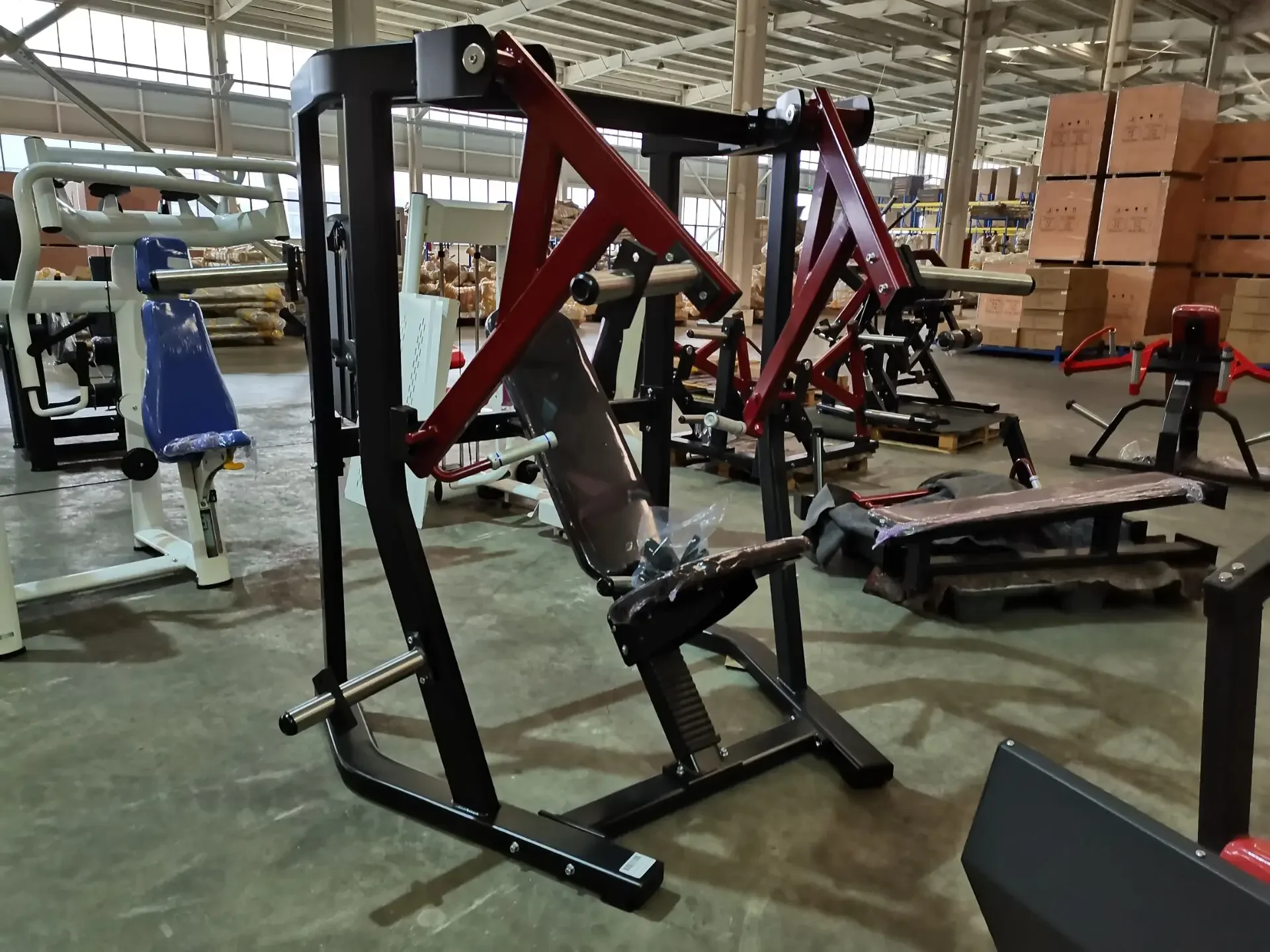 ماكينة ضغط الصدر في صالة الألعاب الرياضية شحن سريع