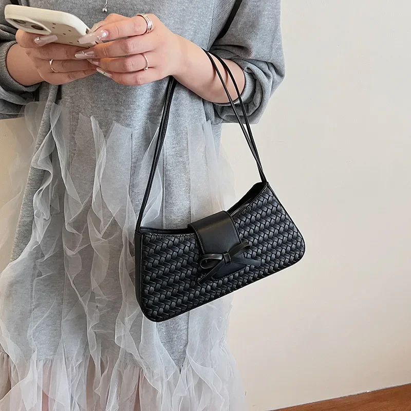 

Niche Woven Messenger Bag European American Design - Fashion Versatile Underarm Bag Lightweight Bow Square High Sense Street