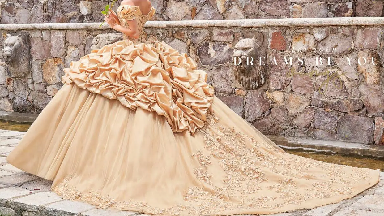 فساتين Quinceanera الذهبية ثوب الكرة قبالة الكتف يزين اللؤلؤ المكسيكي الحلو 16 فساتين 15 Anos