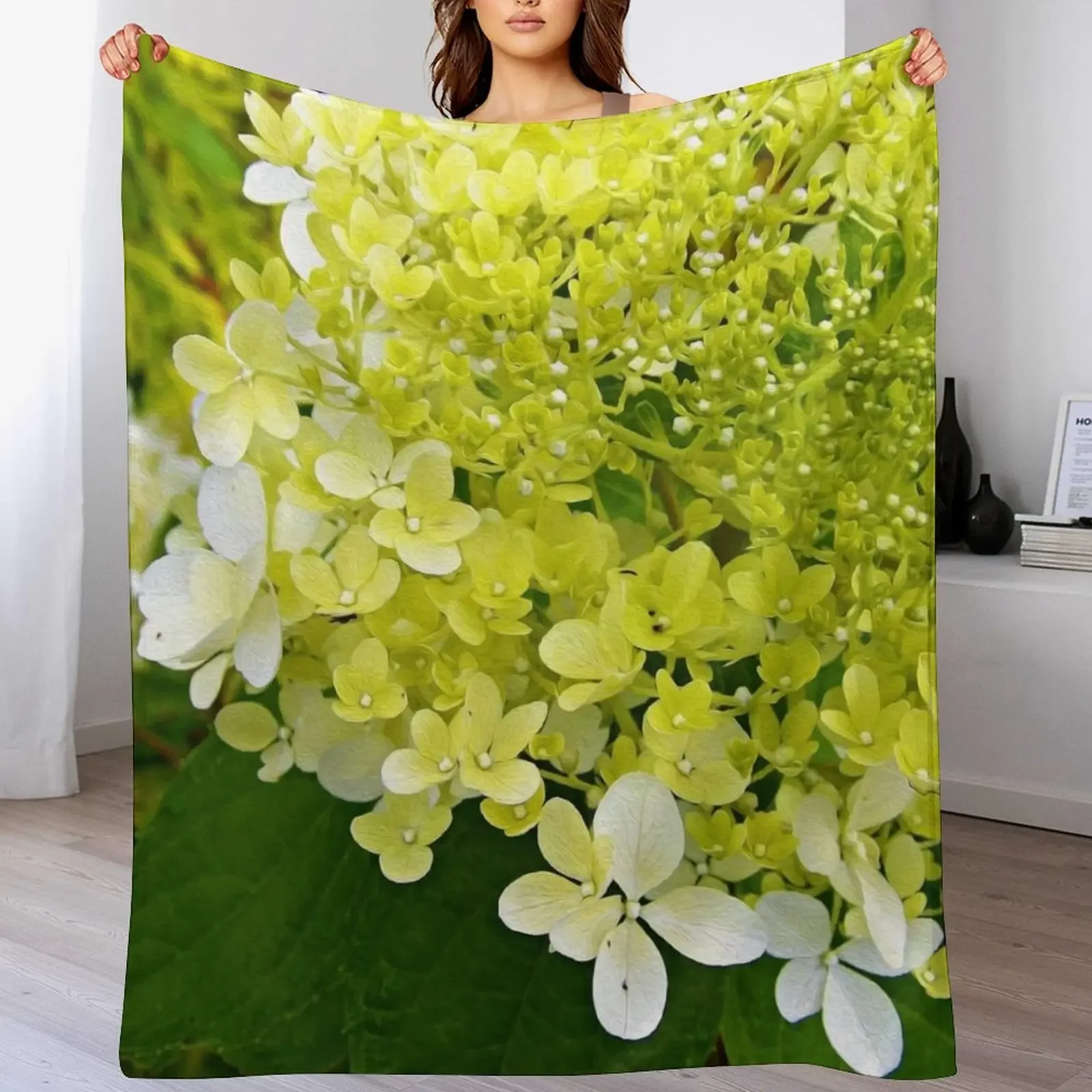 

Elegant Chartreuse Green Limelight Hydrangea Macro Throw Blanket Hairy blankets and throws Comforter Sofa Blankets